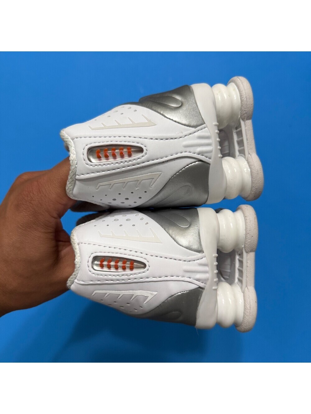 Nike Air Shox R4 White Metallic Shoes Sneakers Running AR3565 101 Women’s New - Picture 4 of 10